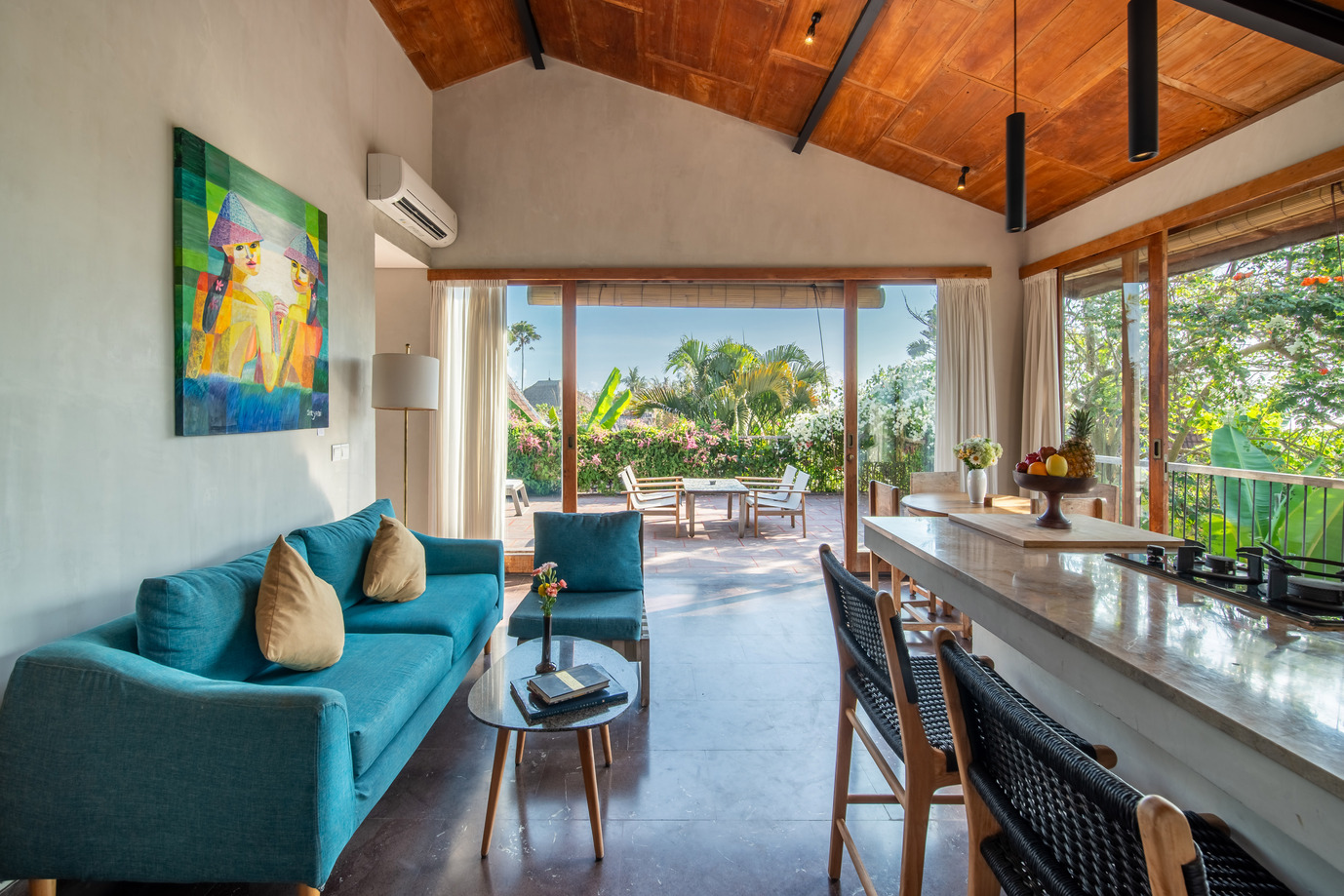 Hotel di Canggu Bali dengan suasana tropis dan dekat pantai